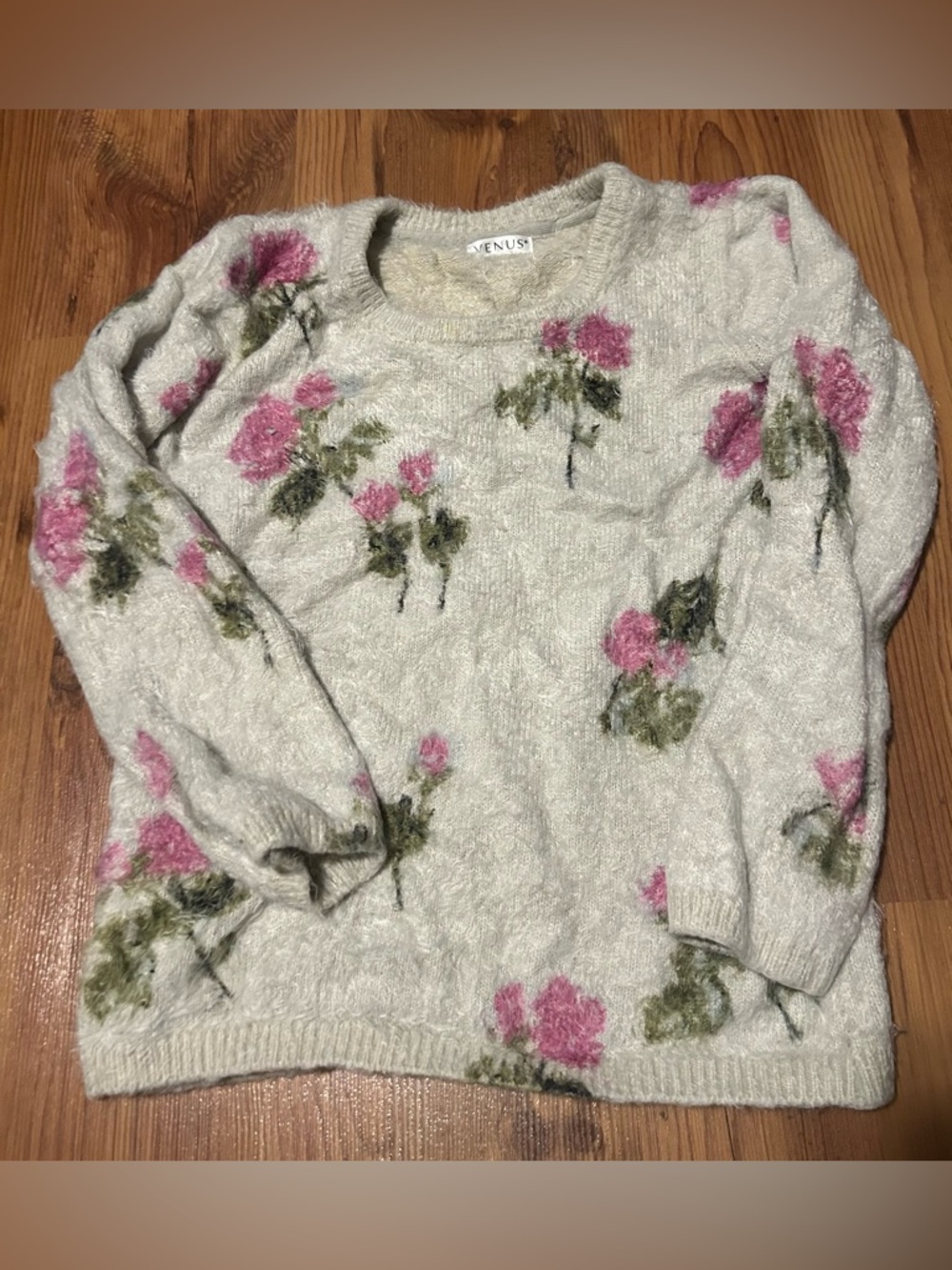VENUS Cream Crewneck Sweater with Pink Rose Motif